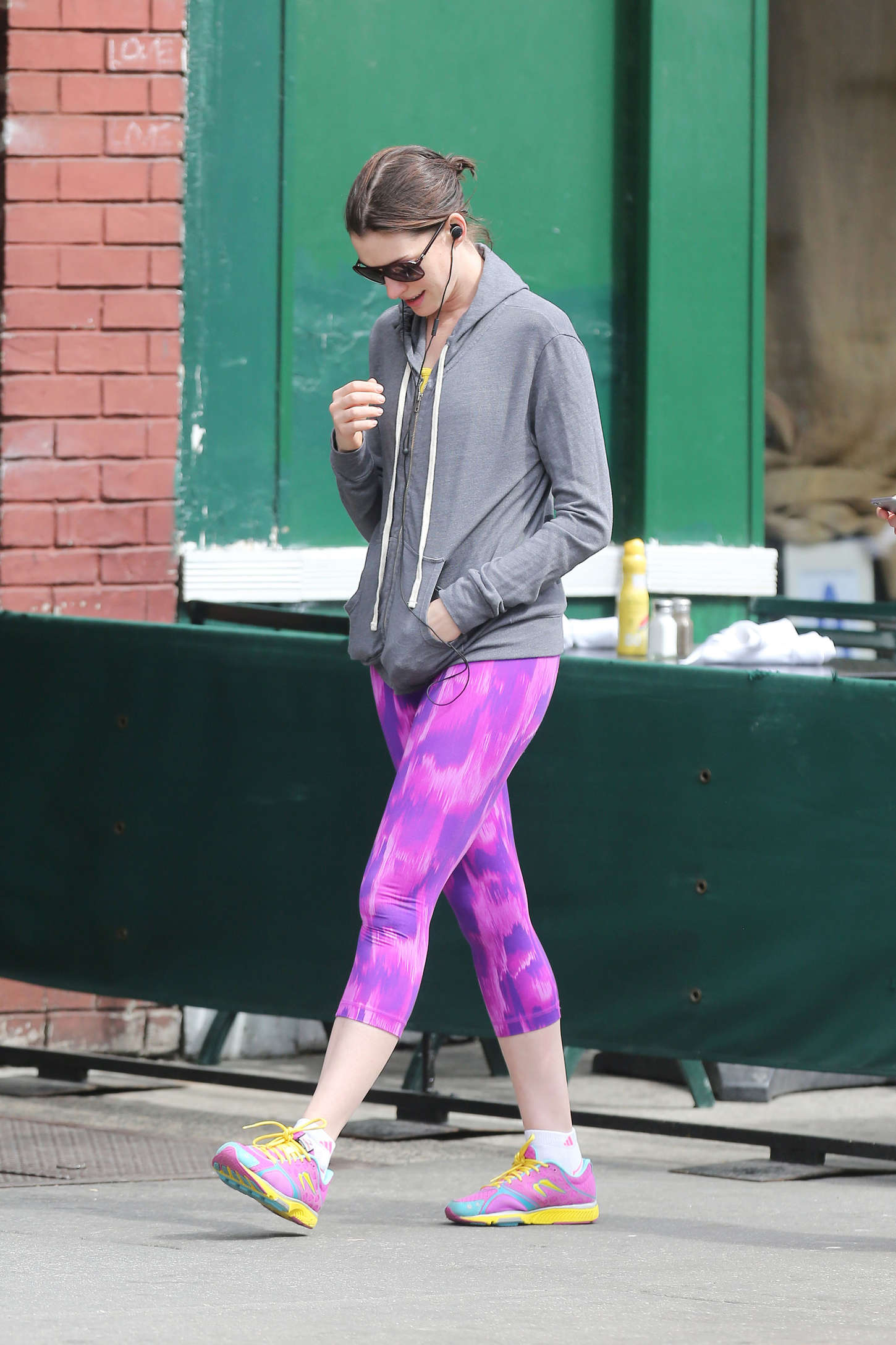 Anne Hathaway Booty in Tights -16 – GotCeleb