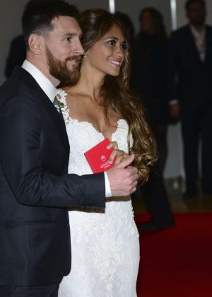 Antonella Roccuzzo and Lionel Messi at their wedding in Argentina ...