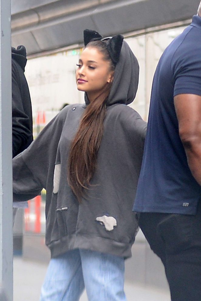 Ariana Grande - Going to see a movie with her boyfriend in New York