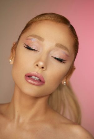 Ariana Grande - r.e.m. beauty x Wicked Collection (2024)