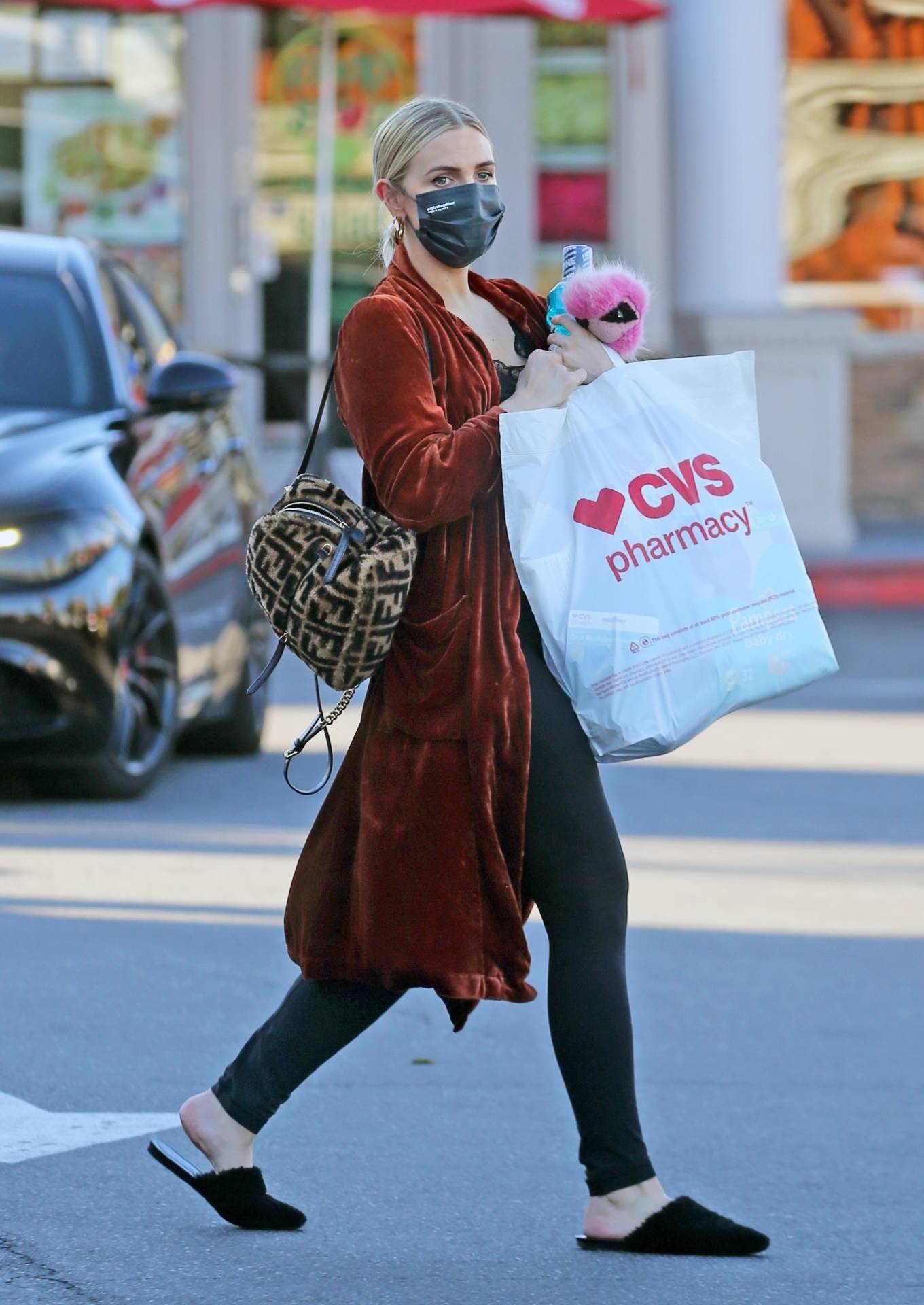 Ashlee Simpson – Running errands in Encino