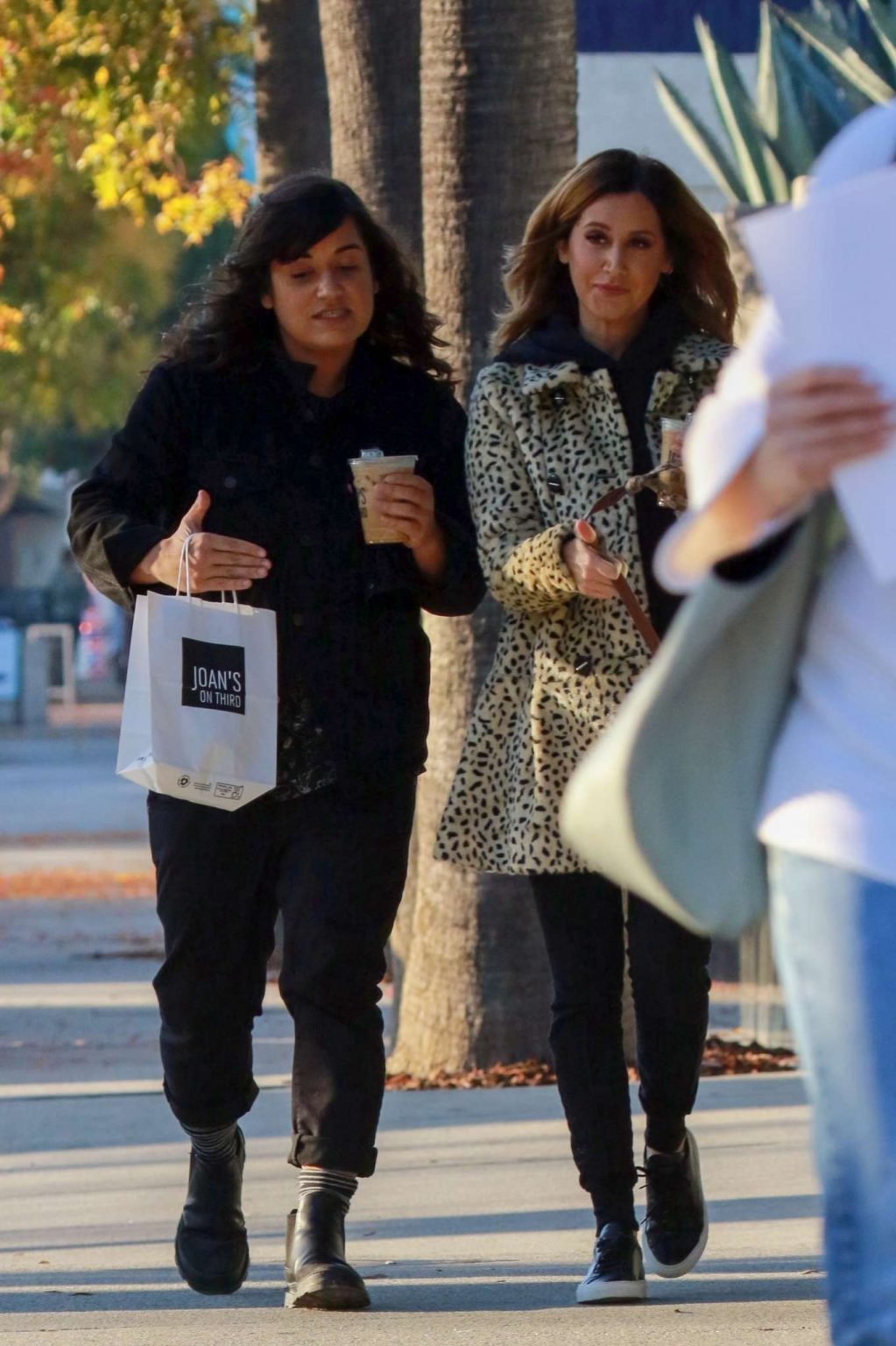 Index of /wp-content/uploads/photos/ashley-tisdale/out-for-a-coffee-run