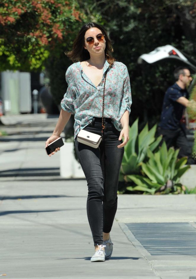 Aubrey Plaza in Jeans – Out in West Hollywood – GotCeleb