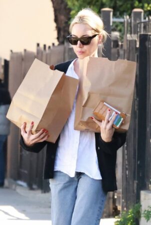 Aubrey Plaza - Stopping by Courage Bagels in Los Angeles