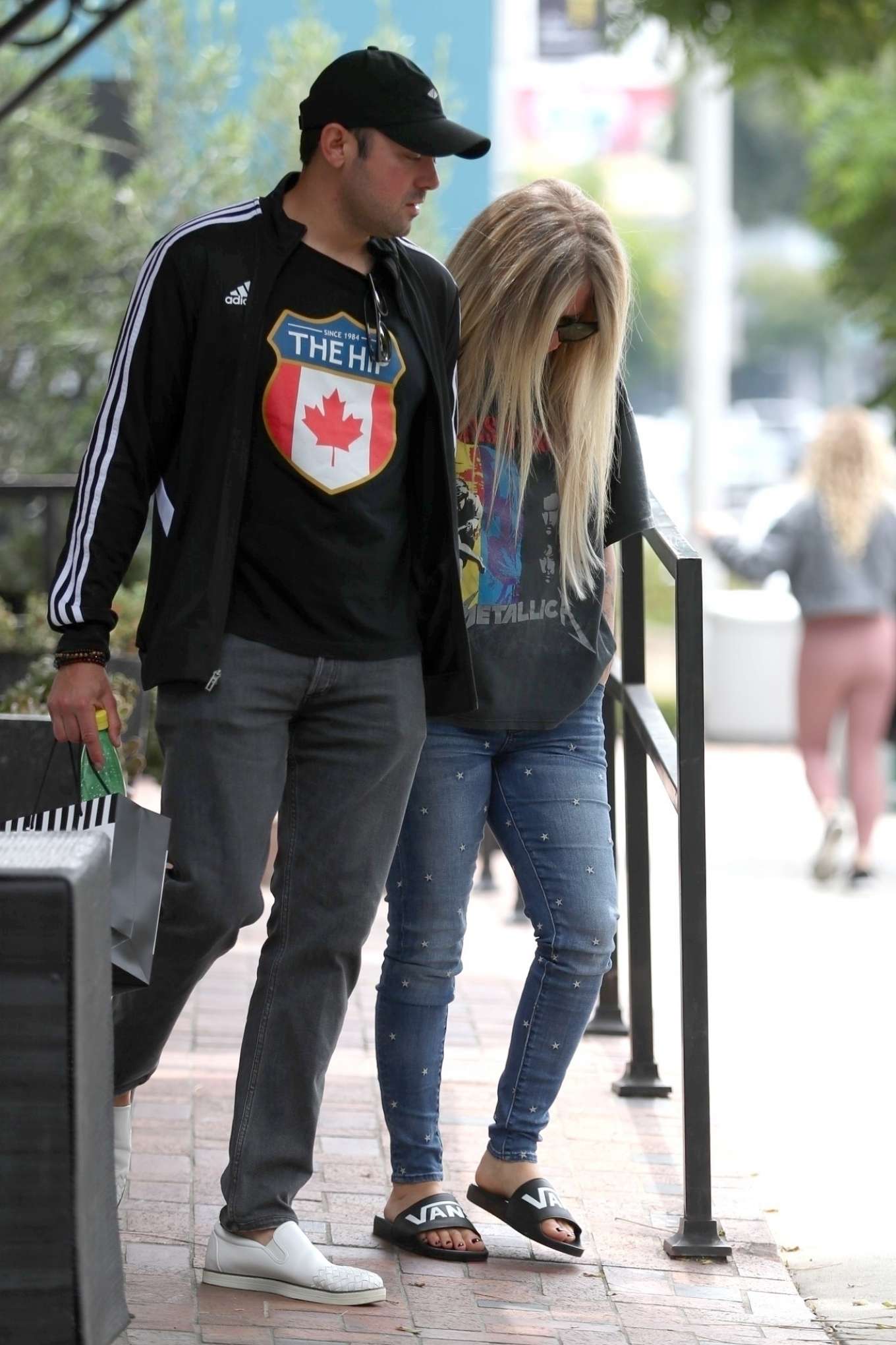 Avril Lavigne and Phillip Sarofim: Shopping at Couture Kids-14 | GotCeleb