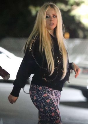 Avril Lavigne - Shopping in Los Angeles