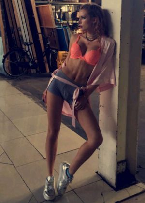 Bella Thorne Hot Personal Pictures