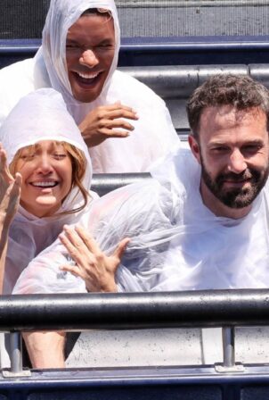 Ben Affleck and Jennifer Lopez - seen at Universal Studios in Los Angeles