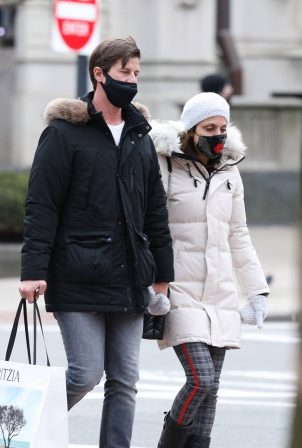 Bethenny Frankel - With Paul Bernon holding hands while out in Boston - Massachusetts