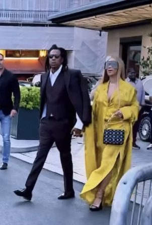 Beyonce - With Jay Z leaving their hotel in Paris