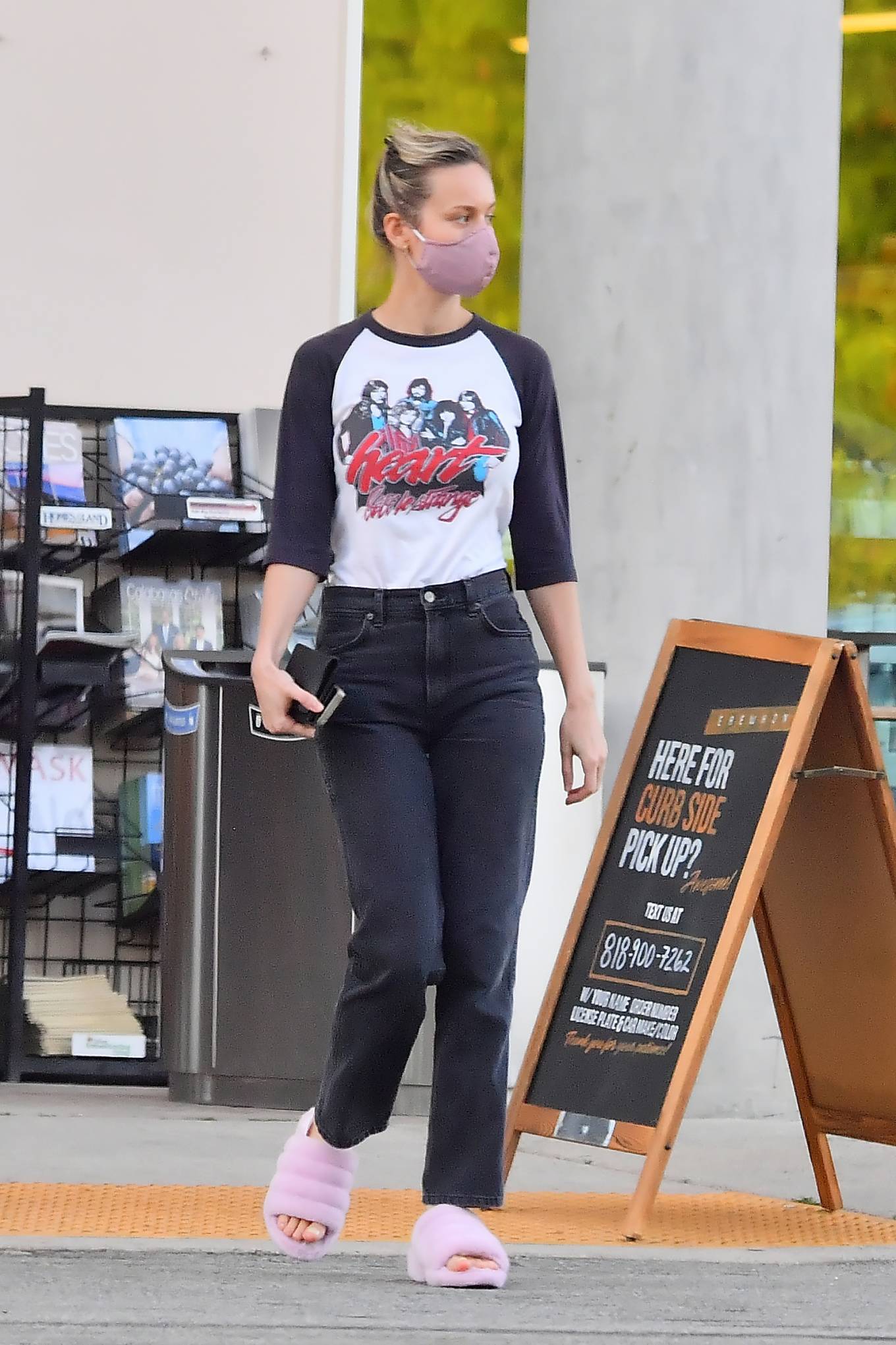 Brie Larson in Black Jeans â€“ Stops by for groceries from a health food store in Los Angeles