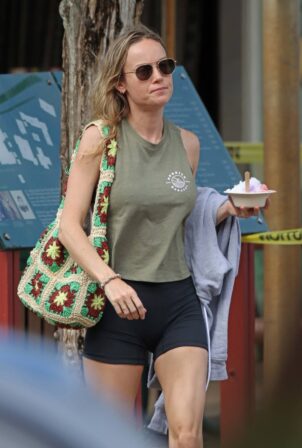 Brie Larson - Seen on vacation in Hawaii