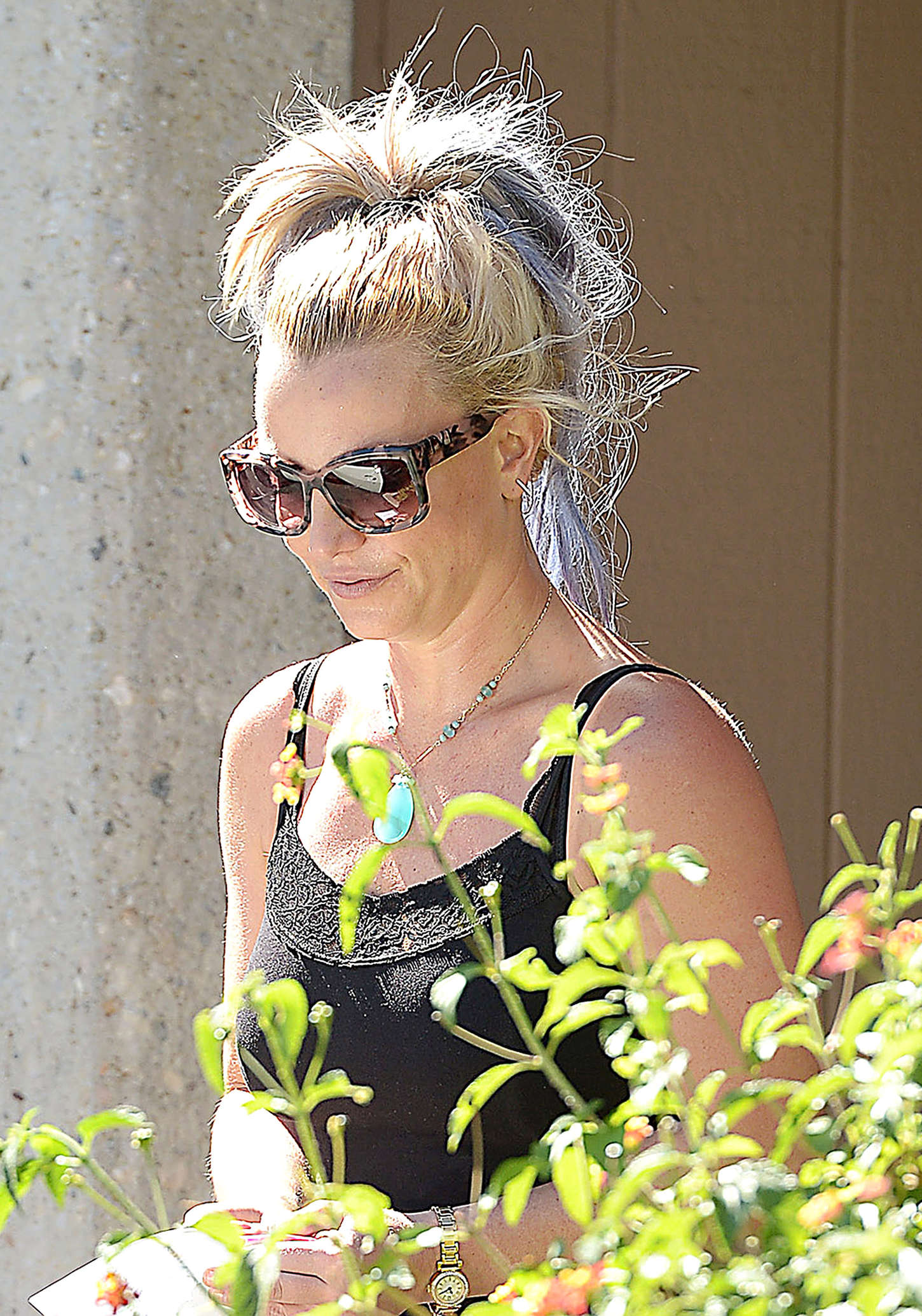 Britney Spears 2015 : Britney Spears in Shorts -02