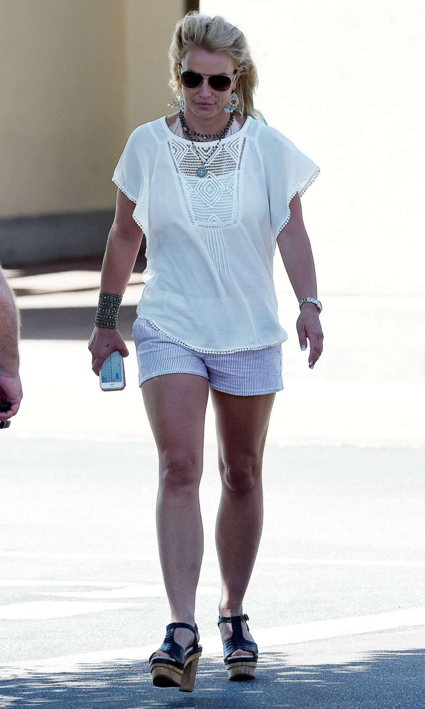 Britney Spears 2015 : Britney Spears Leggy in Shorts -03