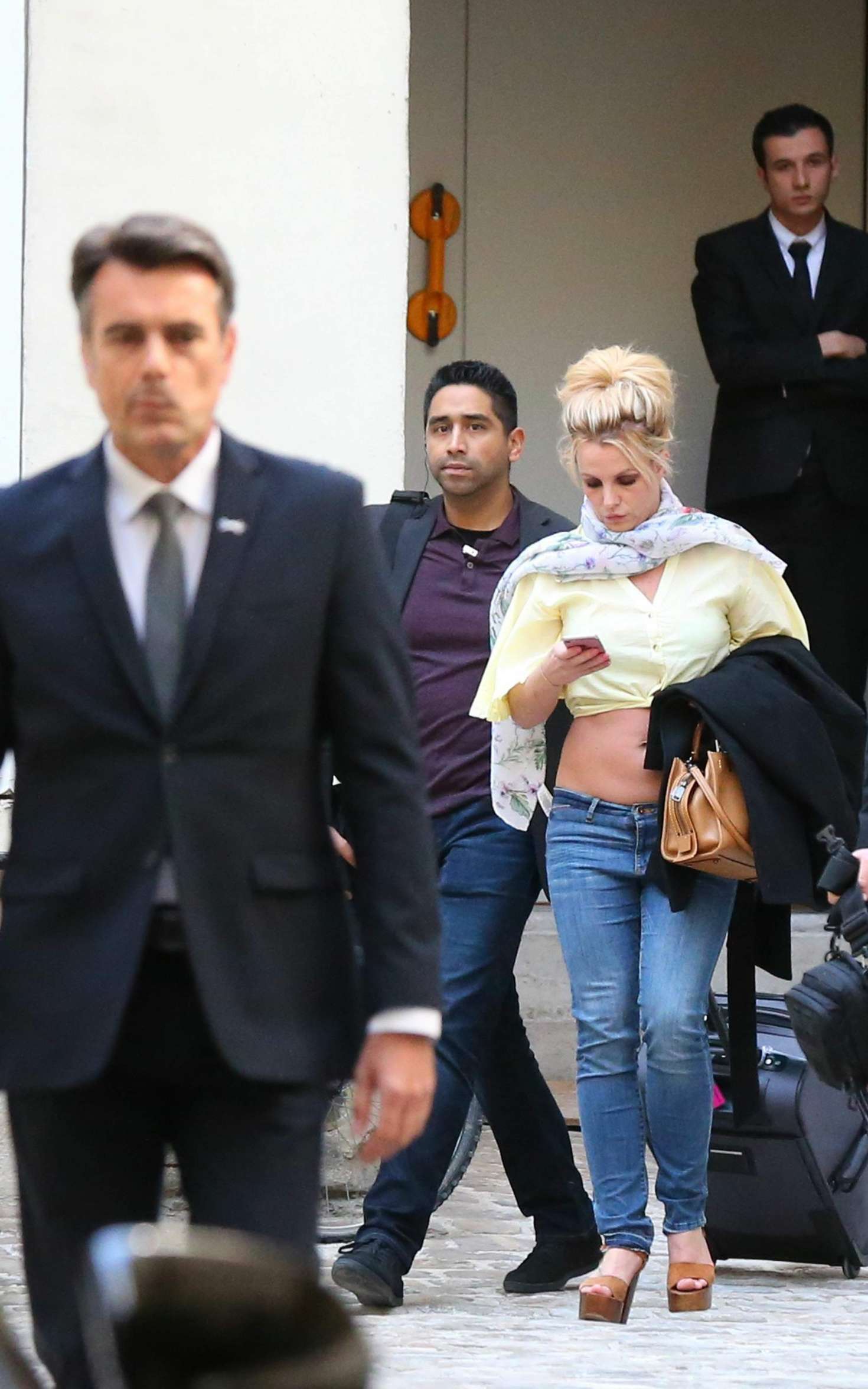 Britney Spears 2018 : Britney Spears: Leaving her hotel in Paris -03