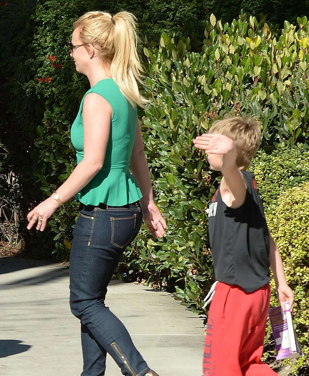 Britney Spears 2015 : Britney Spears in Tight Jeans -06