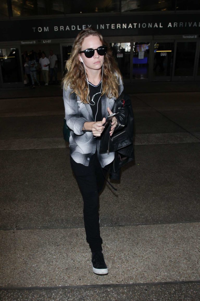 Index of /wp-content/uploads/photos/britt-robertson/seen-at-lax-airport