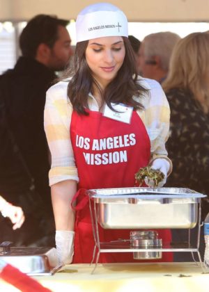 Camilla Banus - Los Angeles Mission Thanksgiving Meal for the homeless in LA