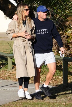 Candice Warner - With David Warner are seen picking up the kids from school in Maroubra - Australia