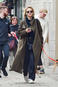 Carey Mulligan - Out in Notting Hill