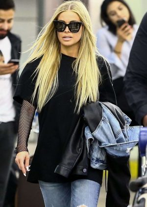 Carmen Electra in Jeans - Arrives at Airport in Miami