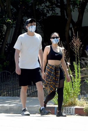 Charli XCX - Out for a walk in Los Angeles