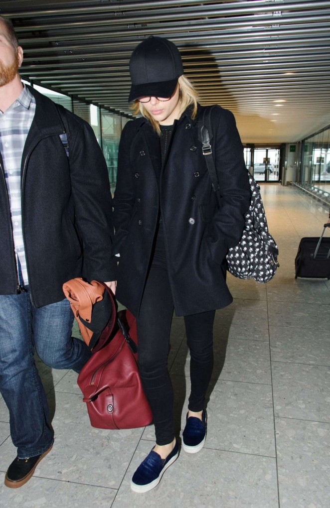 Index of /wp-content/uploads/photos/chloe-moretz/heathrow-airport-in-london