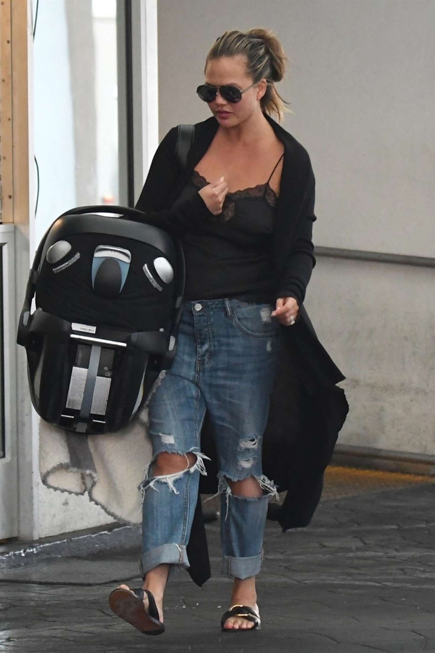 Chrissy Teigen In Ripped Jeans -03 | GotCeleb