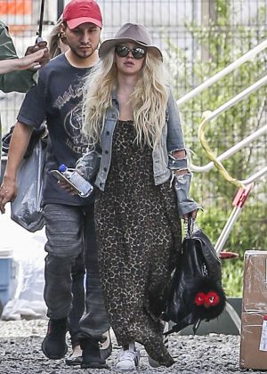 Christina Aguilera Arrives to the 'Zoe' Set in Montreal