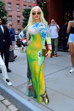 Christina Aguilera - Departing Hôtel Barrière Le Fouquet's in New York