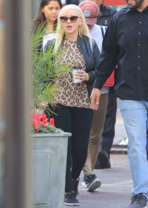 Christina Aguilera - Shopping at The Grove in Los Angeles