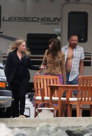 Christina Applegate - On the set of 'Dead to Me' season 3 in Los Angeles