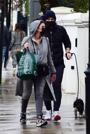 Christine Lampard - Shopping candids in Chelsea