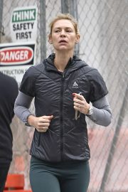 Claire Danes - Jogging in New York