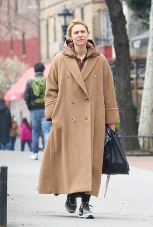 Claire Danes - Seen makeup-free while out in NY