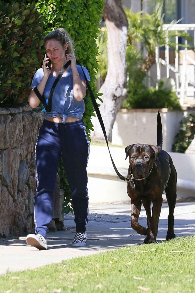 Index of /wp-content/uploads/photos/corinne-olympios/walks-her-dog-in