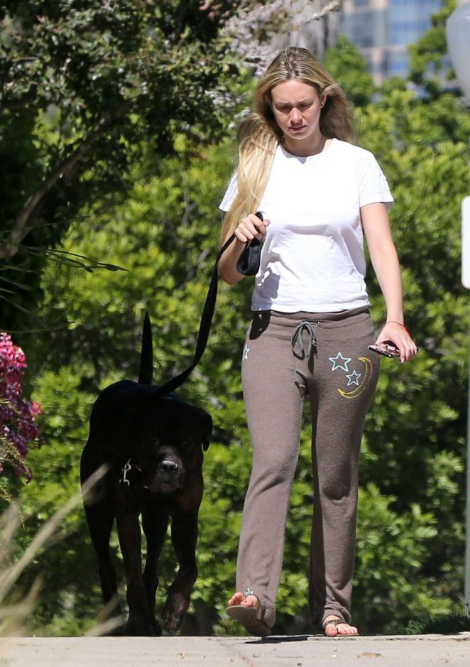 Index of /wp-content/uploads/photos/corinne-olympios/walks-her-dog-out