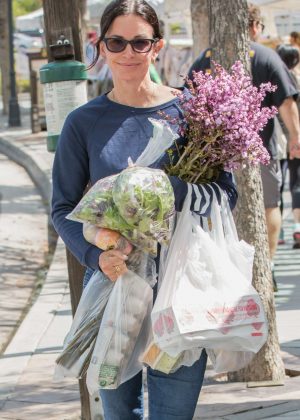 Courteney Cox at a farmers market in Los Angeles
