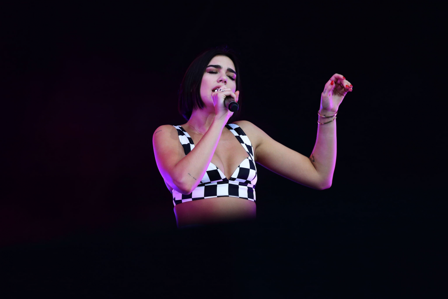 Dua Lipa: Performs at 2018 Singapore Formula One Grand Prix -08 | GotCeleb