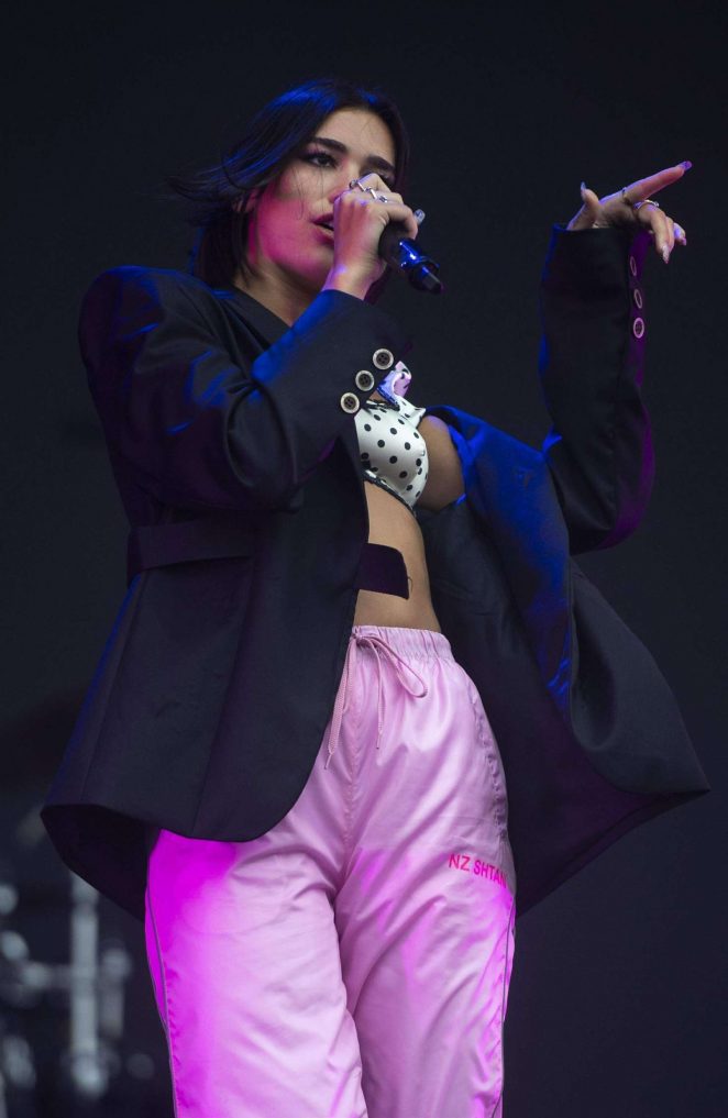 Index of /wp-content/uploads/photos/dua-lipa/performs-at-leeds-festival