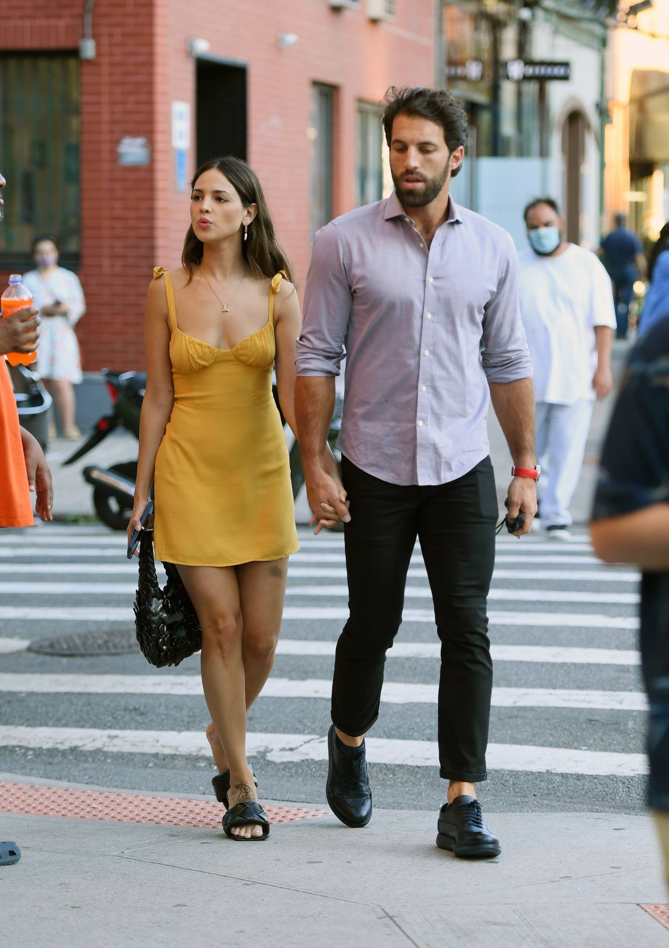 Eiza Gonzalez - With new boyfriend Paul Rabil hold hands in New York