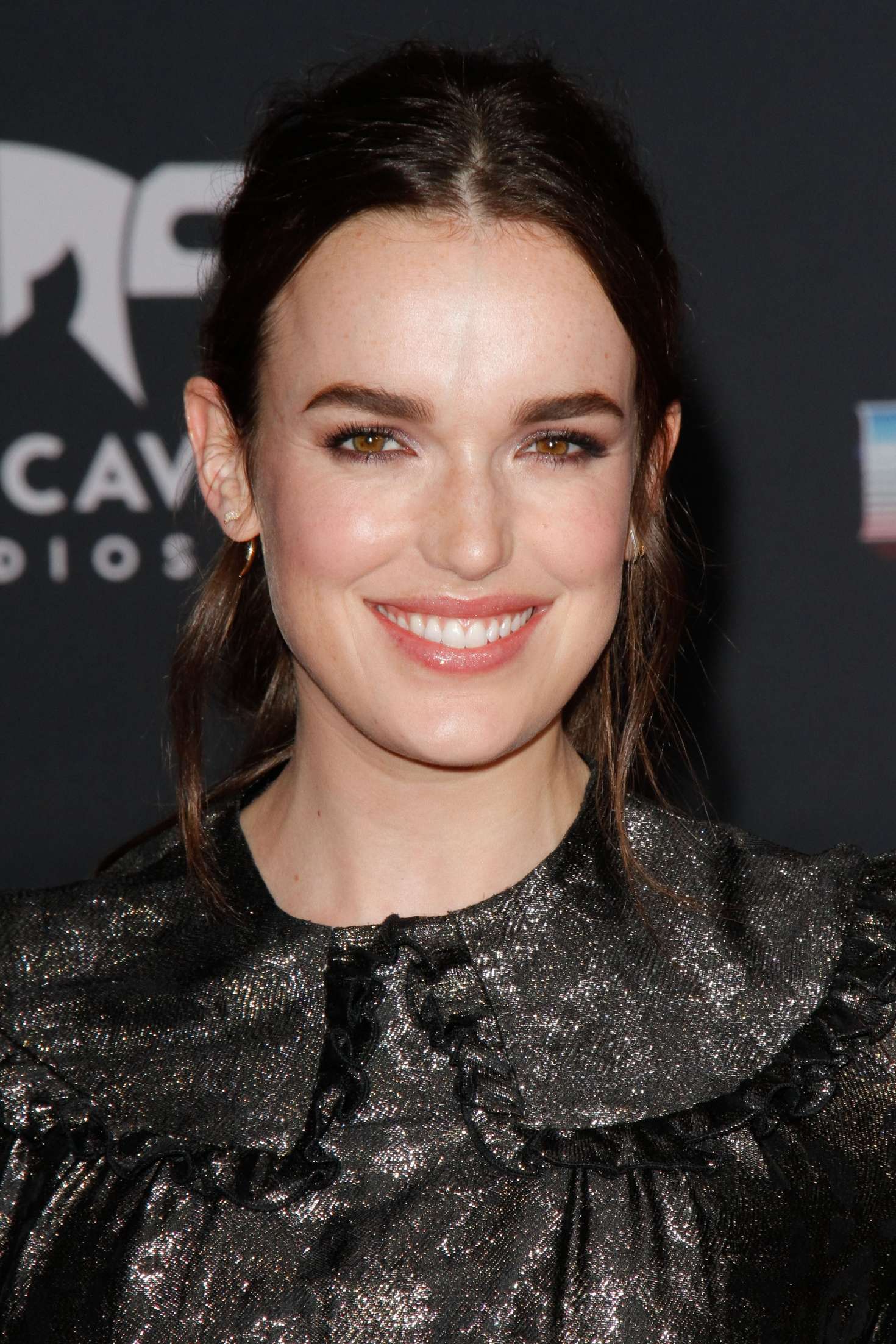 Elizabeth Henstridge: Thor: Ragnarok Premiere in Los Angeles -65 | GotCeleb