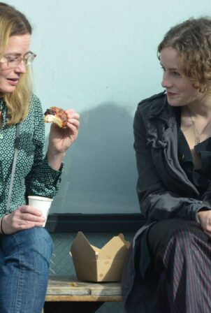 Elizabeth Shue – With Stella Street Guggenheim Grab a coffee in Venice ...