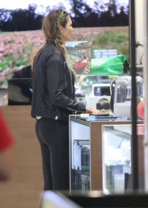 Elle Macpherson holiday shopping at Bal Harbour in Miami