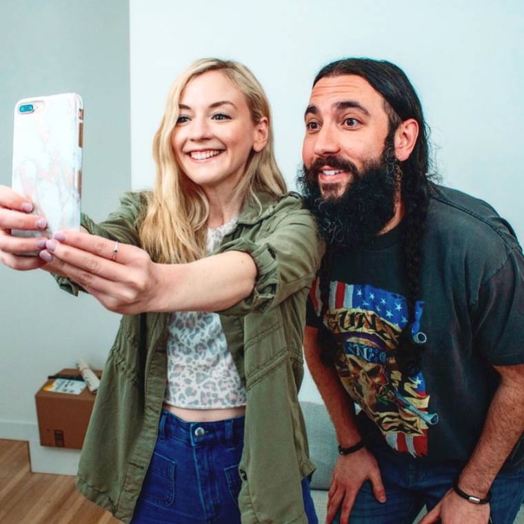 Emily Kinney – Social media