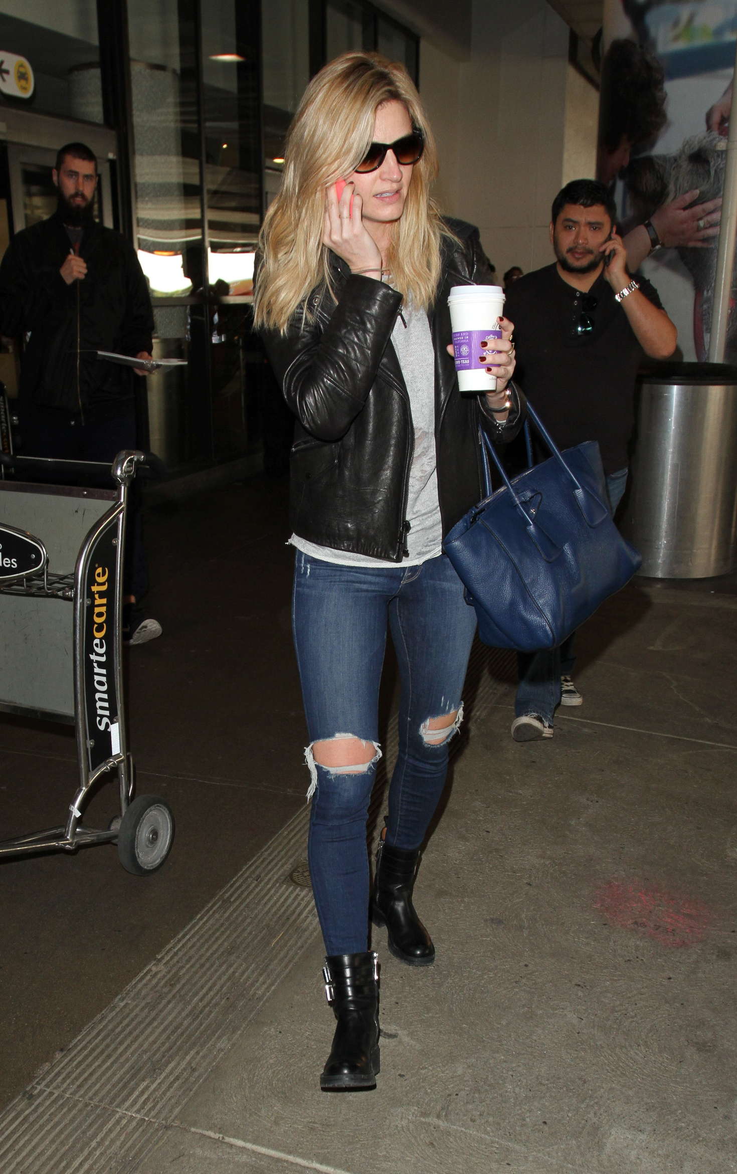 Erin Andrews in Ripped Jeans at LAX -02 | GotCeleb