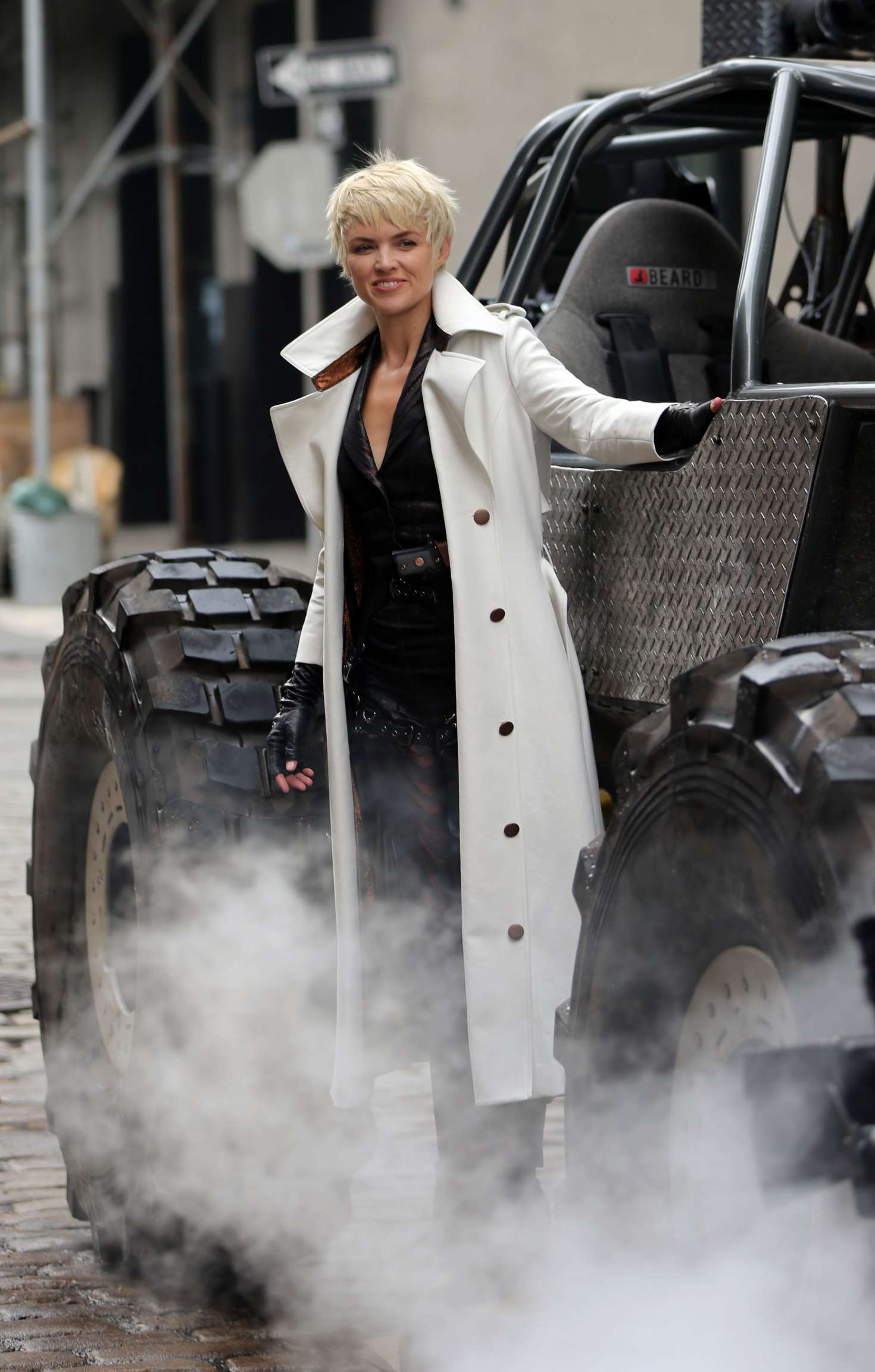 Erin Richards 2018 : Erin Richards: Filming a Scene of Gotham -09