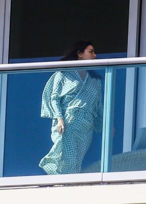 Eva Longoria - Relax on her balcony in Miami