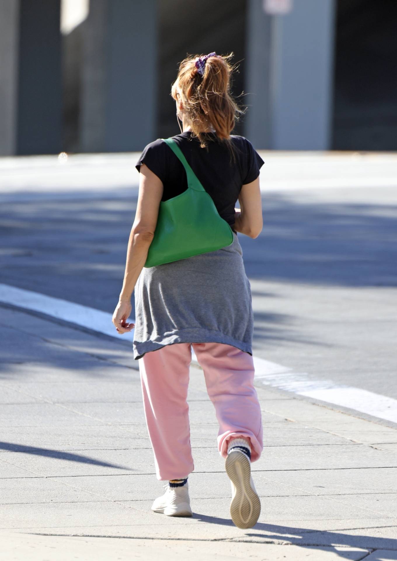 Eva Mendes 2023 : Eva Mendes – In a pink PANGAIA sweatpants seen while shopping in Santa Barbara-08