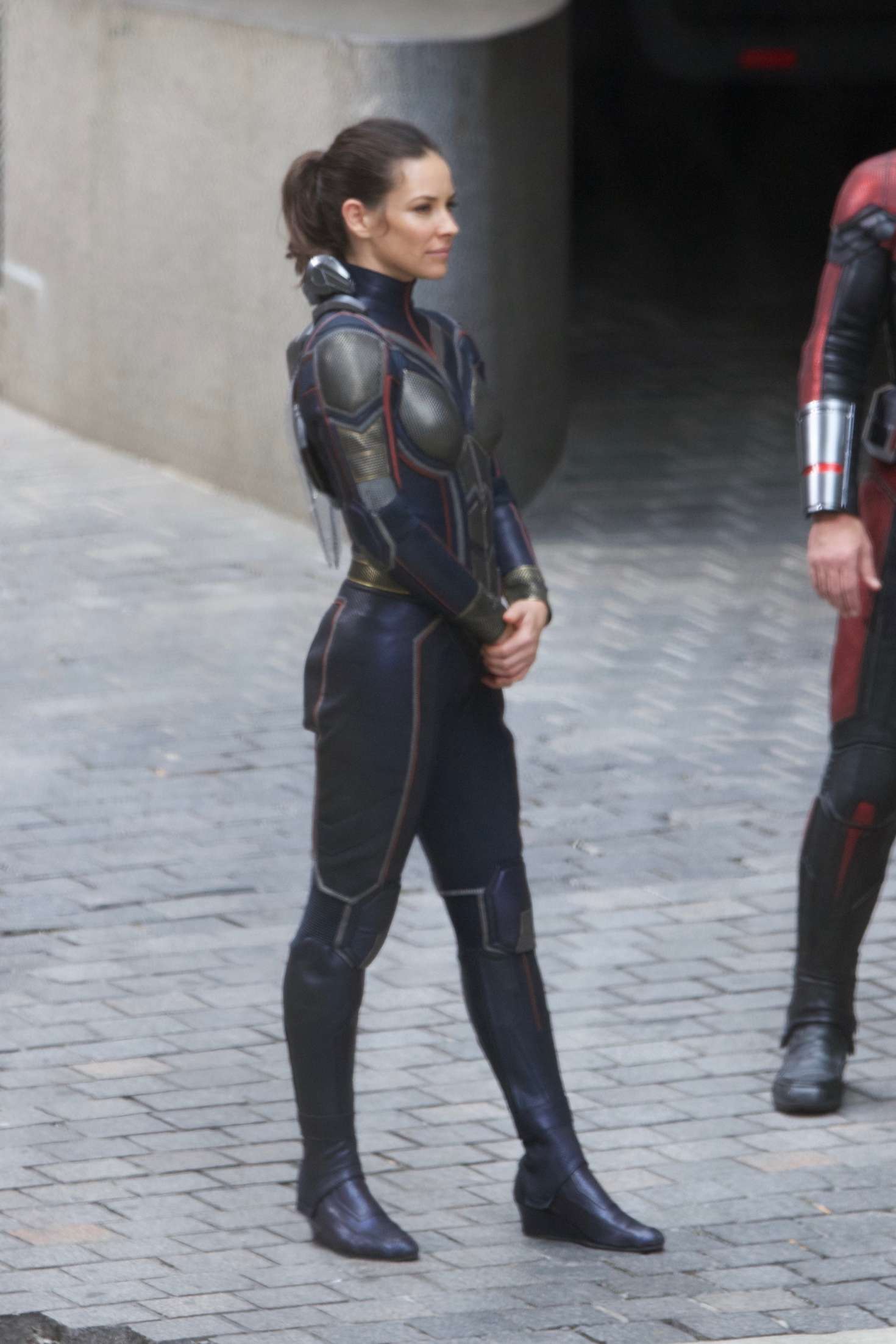 Evangeline Lilly and Paul Rudd – Filming a scene for Ant-Man and The Wasp  -04 – GotCeleb
